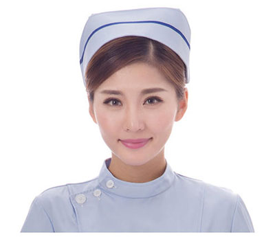 护士长的帽子上有条横杠或斜杠